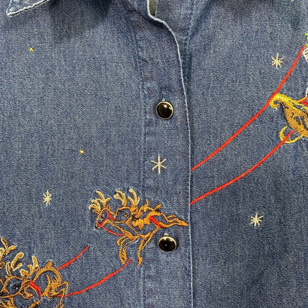 Bill Blass Jeans Christmas Embroidered Denim Button Down Shirt size Medium - Picture 3 of 9